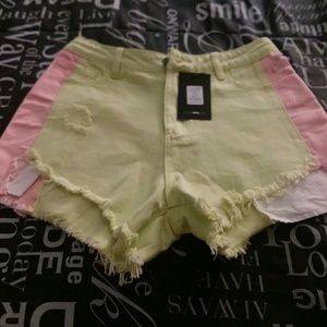 Two tone distressed short